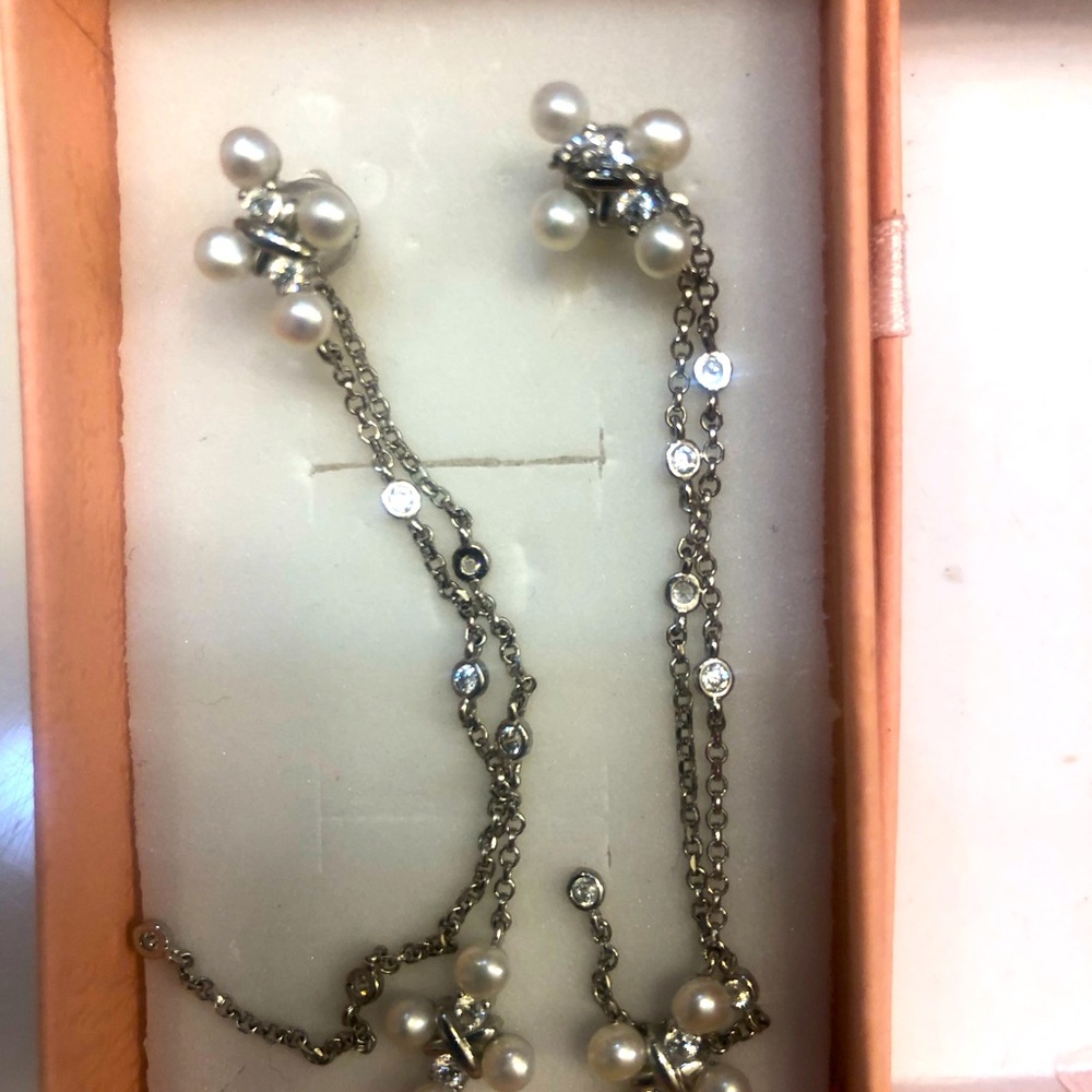 Earrings with authentic cultured pearls
